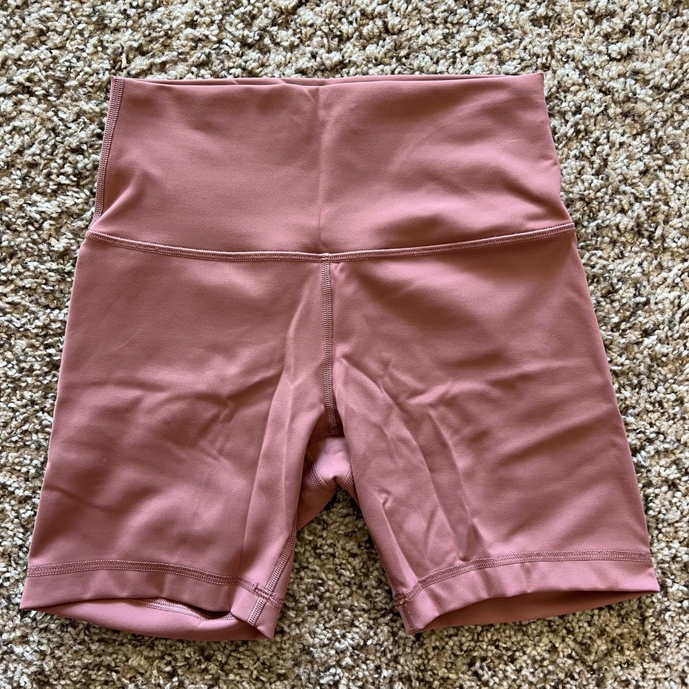 Lululemon Wunder Train Short 6in